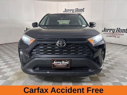 Used 2019 Toyota RAV4 XLE AWD/4WD image 4