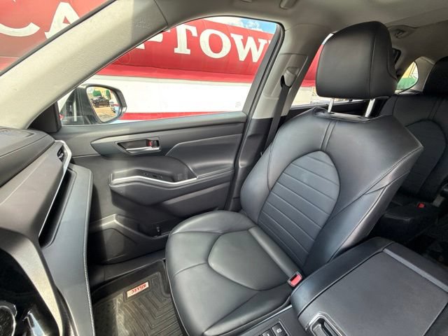 Used 2023 Toyota Highlander XLE FWD image 14