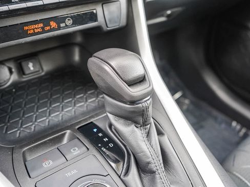 Used 2022 Toyota RAV4 XLE AWD/4WD image 22