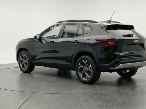 Used 2025 Chevrolet Trax LT image 5