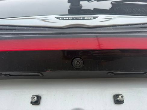 Used 2023 Chrysler Pacifica Touring-L FWD image 11