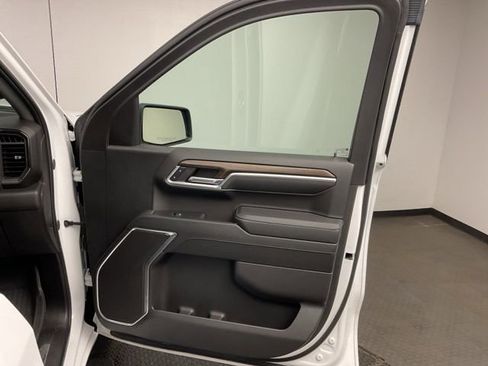 Certified 2024 Chevrolet Silverado 1500 LT w/ Z71 Off-Road Package image 26