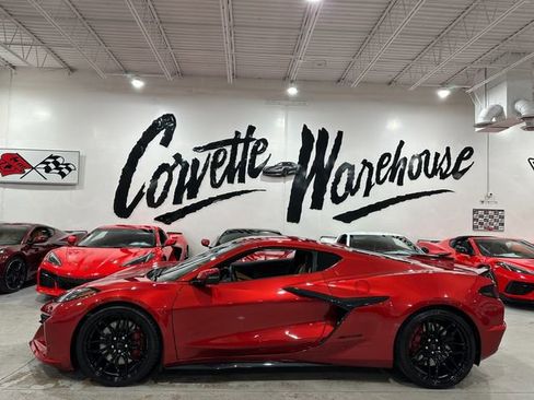 Used 2025 Chevrolet Corvette Z06 RWD image 2