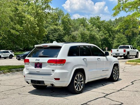 Used 2018 Jeep Grand Cherokee Overland AWD/4WD image 5