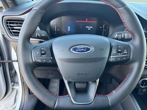 Used 2025 Ford Escape ST-Line Select AWD/4WD image 13