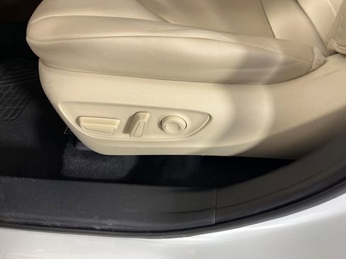 Used 2021 Toyota Highlander XLE image 28