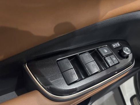 Used 2025 Toyota Crown Signia image 14