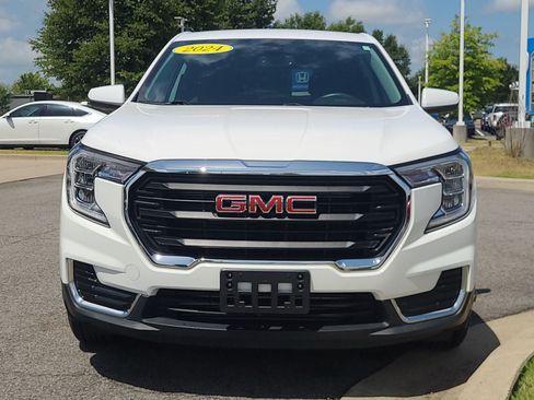 Used 2024 GMC Terrain SLE FWD image 8