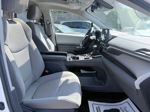Used 2024 Toyota Sienna LE w/ LE Plus Package AWD/4WD image 25