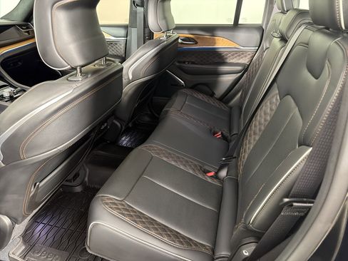 Used 2023 Jeep Grand Cherokee Summit AWD/4WD image 11