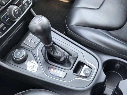 Used 2019 Jeep Cherokee Latitude Plus w/ Cold Weather Group AWD/4WD image 20