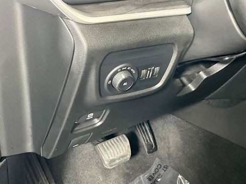 Used 2022 Jeep Grand Cherokee Limited image 10