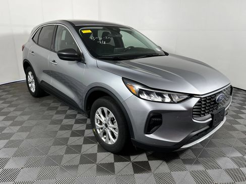 Used 2024 Ford Escape Active AWD/4WD image 3