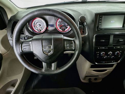 Used 2018 Dodge Grand Caravan SE FWD image 10