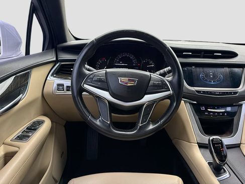 Used 2019 Cadillac XT5 FWD image 23