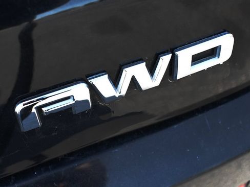 Used 2017 GMC Acadia Denali AWD/4WD image 11