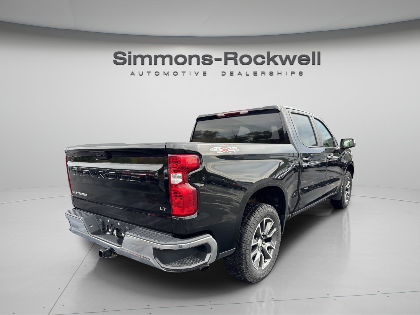 Used 2024 Chevrolet Silverado 1500 LT AWD/4WD image 4