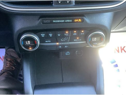 Used 2021 Ford Escape SE image 18