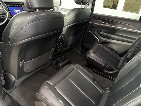 Used 2022 Jeep Grand Cherokee L Limited AWD/4WD image 7