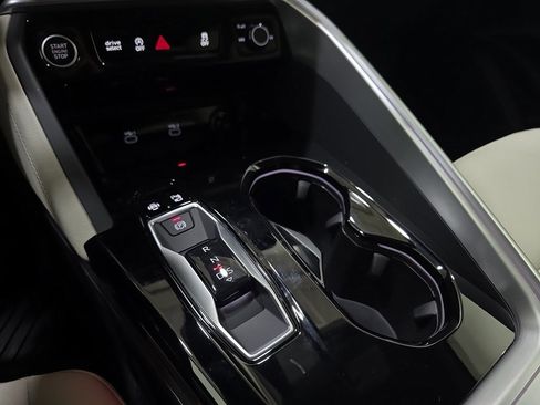 New 2025 Audi Q5 2.0T Premium image 24