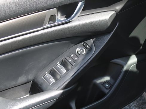 Used 2018 Honda Accord Sport image 20