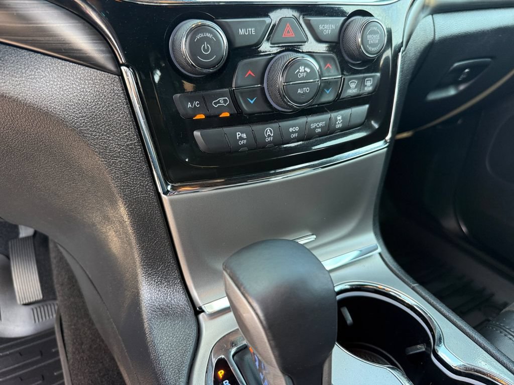 Used 2021 Jeep Grand Cherokee Laredo X AWD/4WD image 21