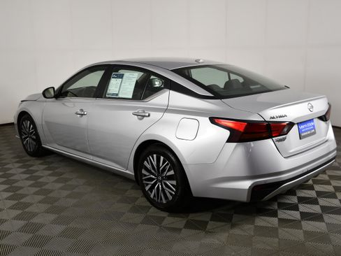Used 2024 Nissan Altima 2.5 SV FWD image 8