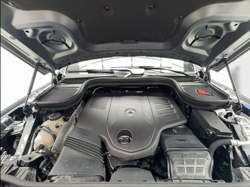 Used 2025 Mercedes-Benz GLS 450 4MATIC image 18