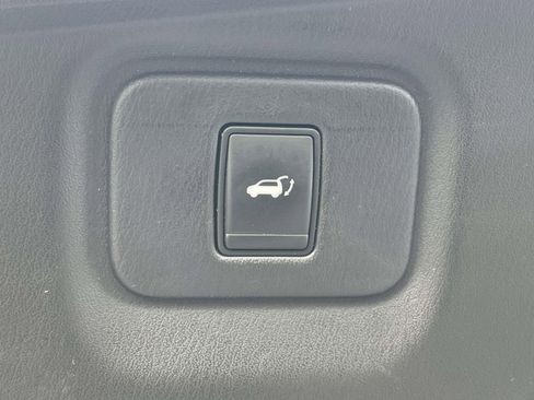 Used 2014 Nissan Pathfinder Platinum AWD/4WD image 11