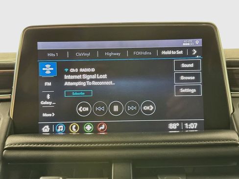 Used 2021 Chevrolet Suburban LT RWD image 17