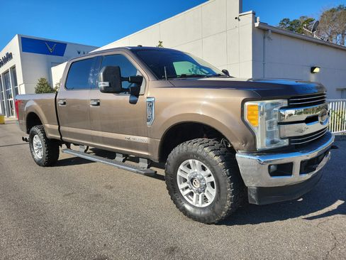 Used 2017 Ford F250 XLT w/ XLT Value Package image 1