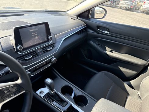 Used 2025 Nissan Altima 2.5 SV image 24