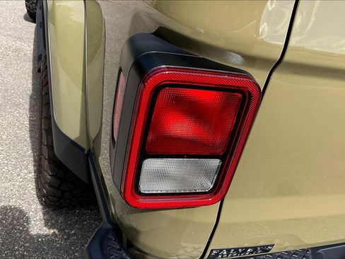 Certified 2025 Jeep Gladiator Sport image 26