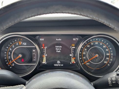 Used 2019 Jeep Wrangler Unlimited Sahara w/ Uconnect 4C Nav & Sound Group AWD/4WD image 24