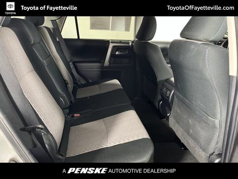 Used 2020 Toyota 4Runner SR5 AWD/4WD image 9