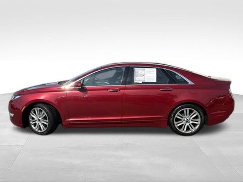 Used 2013 Lincoln MKZ FWD image 2