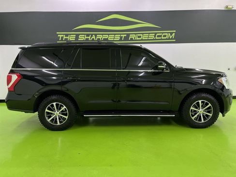 Used 2018 Ford Expedition XLT w/ Equipment Group 202A AWD/4WD image 11