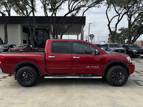 Used 2015 Nissan Titan SV image 5