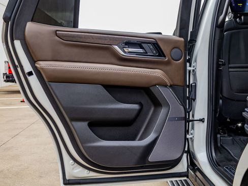 Used 2025 GMC Yukon Denali Ultimate image 41