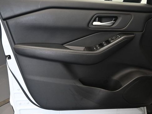 Used 2025 Nissan Rogue SV image 22