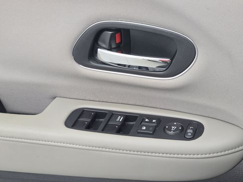 Used 2016 Honda HR-V EX image 26