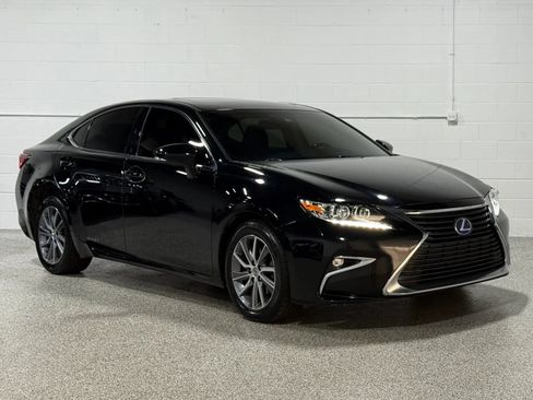 Used 2018 Lexus ES 300h FWD image 4