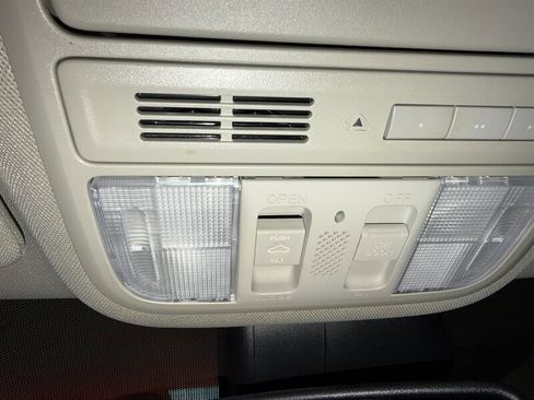 Used 2014 Honda Odyssey Touring Elite image 21