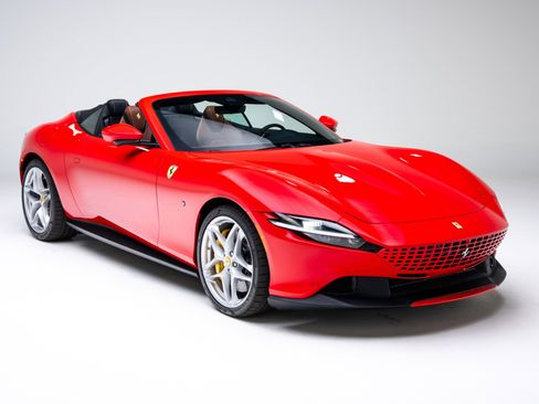 Used 2025 Ferrari Roma Spider image 39