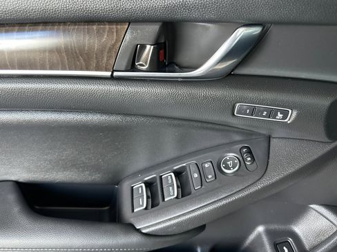Used 2019 Honda Accord Touring image 11