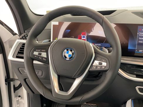Used 2026 BMW X5 xDrive50e w/ Climate Comfort Package AWD/4WD image 10
