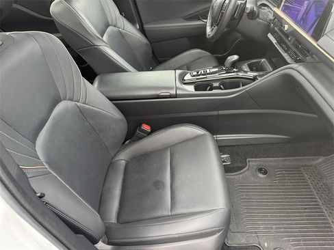 Used 2024 Toyota Crown Platinum image 25