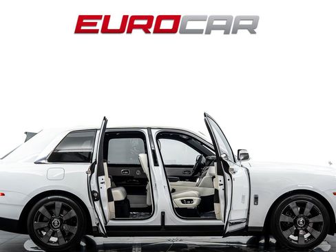 Used 2022 Rolls-Royce Cullinan w/ Cullinan Package image 8