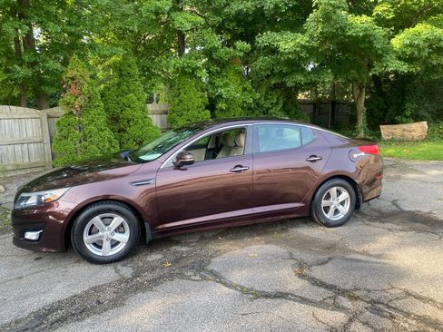 Used 2015 Kia Optima LX w/ LX Convenience Package FWD image 2