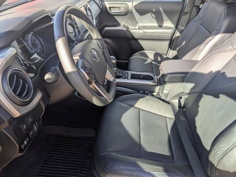 Used 2022 Toyota Tacoma Limited image 15